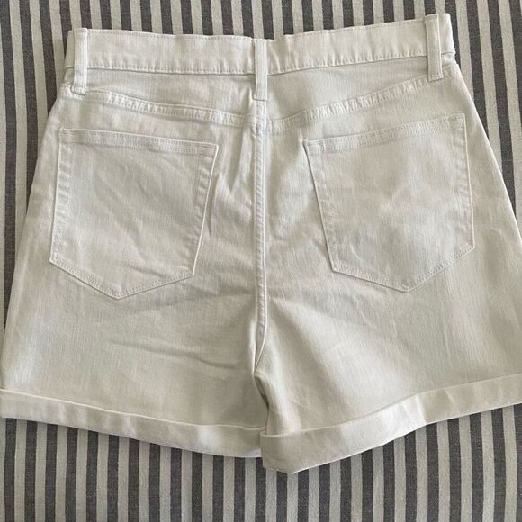 NWT Banana Republic High Rise White Button Fly Denim Shorts Size 8 - Picture 3 of 5